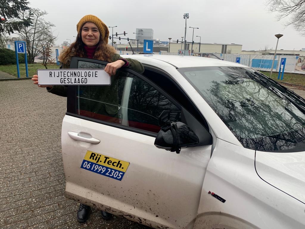 Geslaagd voor het rijbewijs bij Autorijschool Rijtechnologie in Hengelo