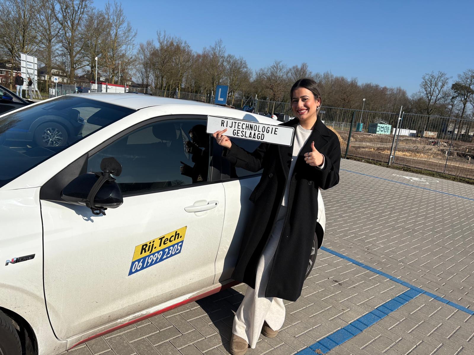 Geslaagd voor het rijbewijs bij Autorijschool Rijtechnologie in Hengelo